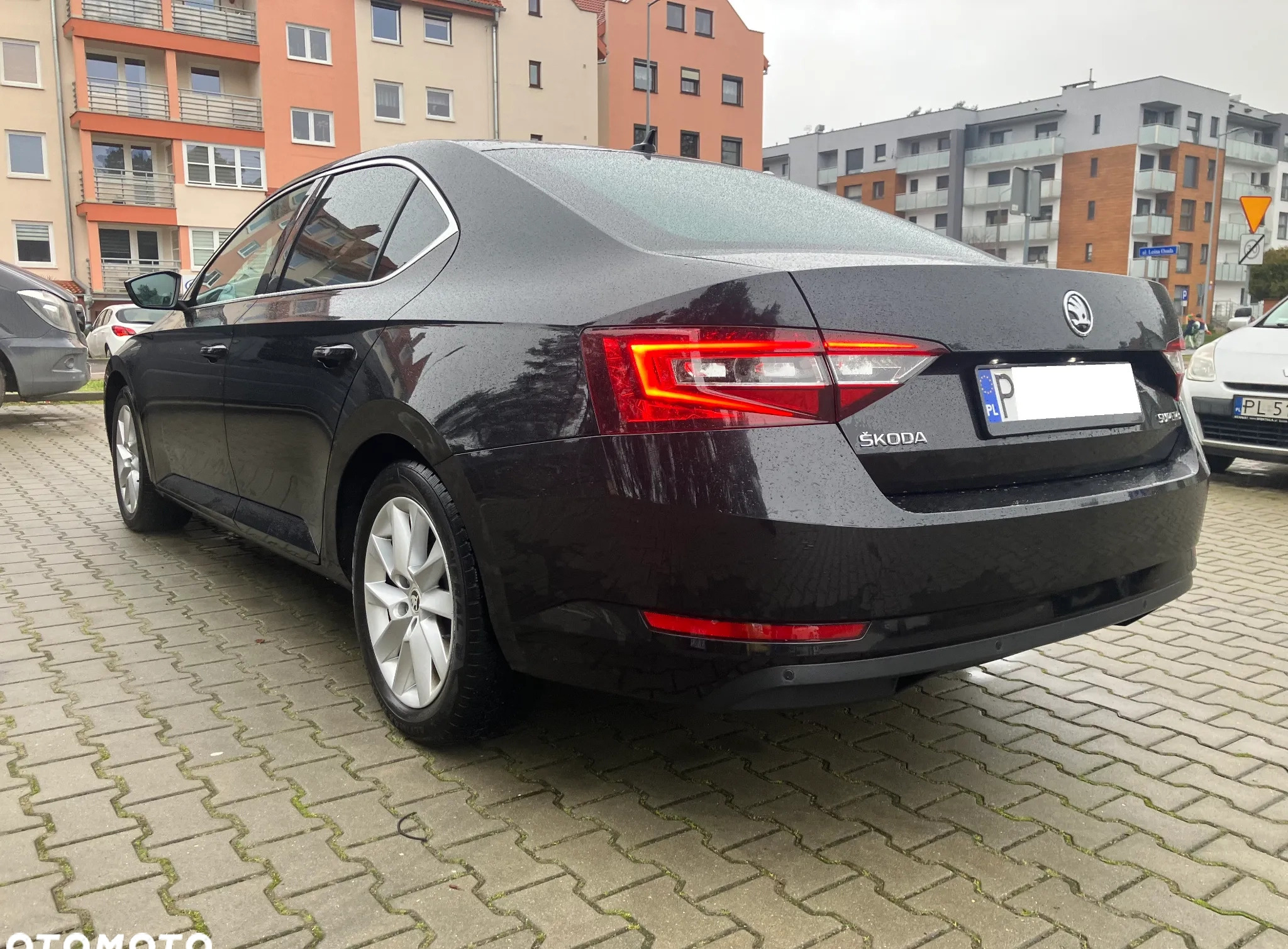 Skoda Superb cena 77800 przebieg: 189050, rok produkcji 2018 z Leszno małe 667